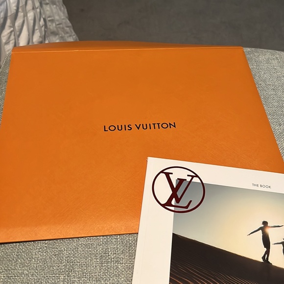 Louis Vuitton #14 the book and envelope. - Picture 2 of 4